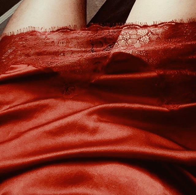 kathifee-world:  black-rose-66:  johannab123:  RED!!!  🕸. .  ♥. .