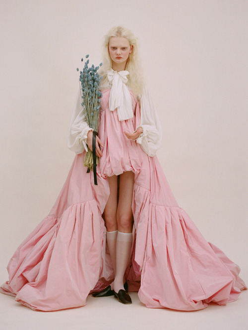 bienenkiste:“Once Upon a Time”. Unia Pakhomova photographed by Alexander Saladrigas for Flaunt April