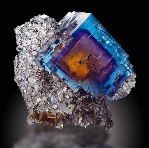 geologypage:  Fluorite | #Geology #GeologyPage #Mineral  Locality: Cave-in-Rock, Illinois, USA  Geology Pagewww.geologypage.com