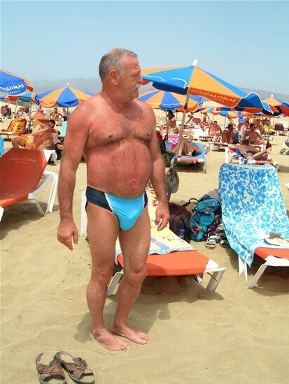 silverbadbear: nounourslover: Playa de Maspalomas - Gran Canaria. SO FUCKEN GORGEOUS  He looks overd