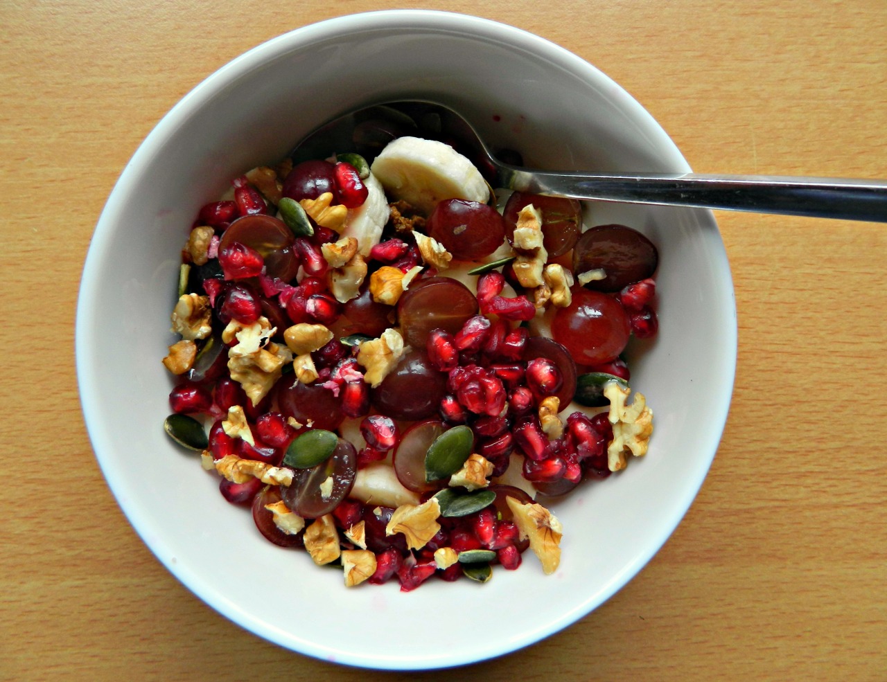 Bran flakes with banana, red grapes, pomegranate, pumpkin seeds and walnuts with hazelnut milk.