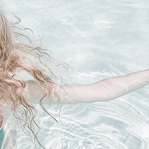 BLONDES WHO HAVE CHANGED MY LIFE:Aquamarine – Aquamarine Why go through life unnoticed?