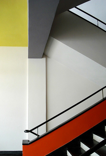 paullekker:scandinaviancollectors:A staircase at Bauhaus School of Art and Design, Dessau. / Googlem