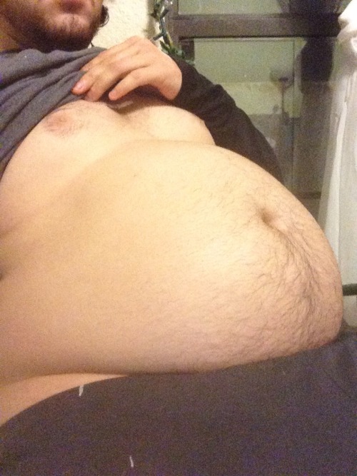 growingfatforyou:  Holiday belly… I can’t hide me not being fat anymore. Not even full and my gut pokes out…and when I am full OMG. I’m getting to be such a fat pig, and I love it!!! How everything jiggles when I walk, how I crave more and more