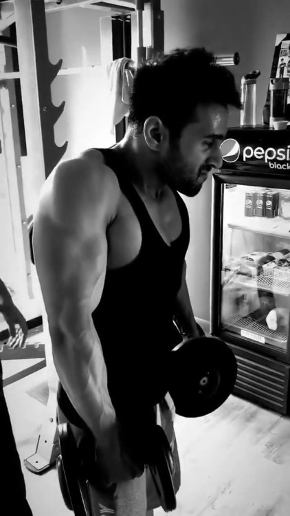 Pulkit Samrat Workout Video Tumbex