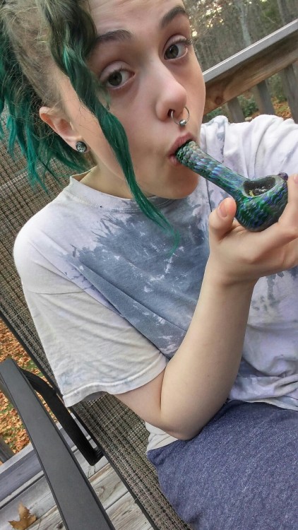 weed-breath:  Smoke selfies from this morning