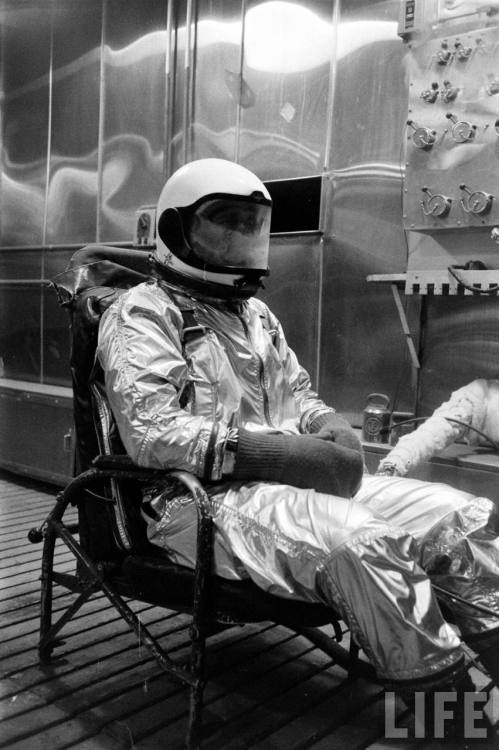 A. Scott Crossfield testing suit at -20F(Dmitri Kessel. 1958)