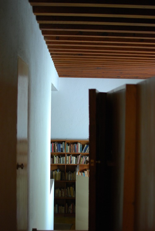 teachingliteracy:  desixlb: his library was enviable. casa barragán, tacubaya, ciudad de méxico, d.f. © desixlb 2014 
