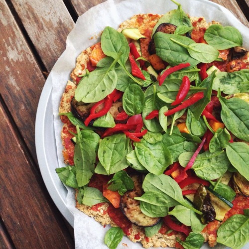 auorah:  Vegan Cauliflower Pizza