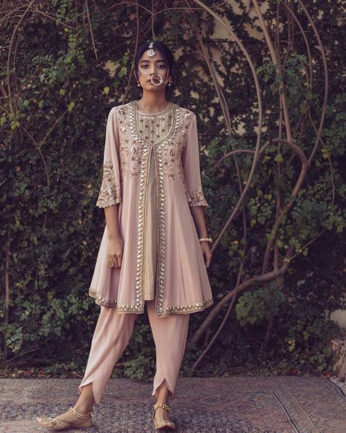 A&R by Rhea Kapoor | Spring Summer 2019-20Photography | Nayantara ParikhModel | Sumaya Hazarika