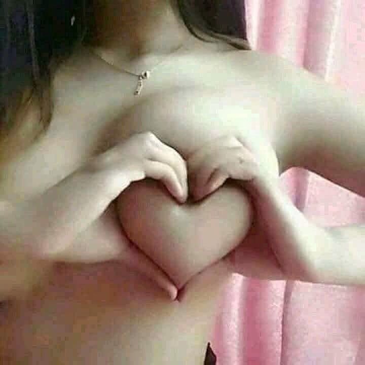 sexypinaysofinstagram:  @hanna_kirei22 Happy Hearts Day! #sexyboobs #topless #sexypinays