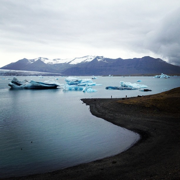 This place though. Insanely gorgeous. #iceland (at Jokulsarlon Glacier Lagoon)