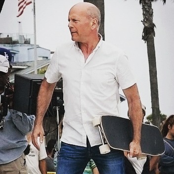 Bruce Willis Shooting a Film Scene in Venice Beach 7-6-15 by Ginger Liu #Photography by Ginger Liu on Flickr.
Just follow this link to see and comment on this photo:
https://flic.kr/p/uJU4nf