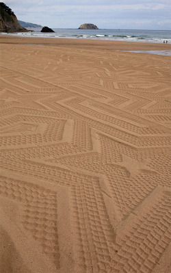 Team-Joebama:  Odditiesoflife:  Sand Printing Machine Makes Beautiful Patterns On