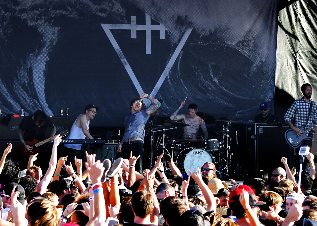 psychotic-:  The Devil Wears Prada Vans Warped Tour 2014. Mesa, Arizona June 18,