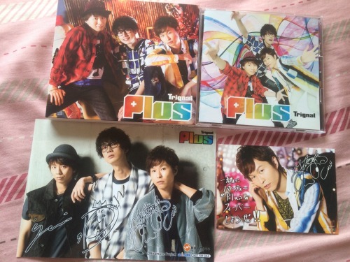 Picked up Trignal’s new mini album: Plus! ❤️ I love their solo shots! :3 Kiss Plus is my favor