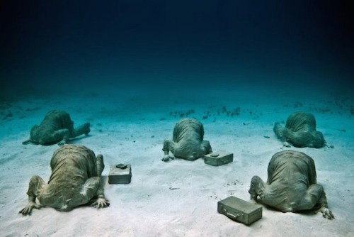 aestheticgoddess:  Underwater Sculptures by Jason deCaires Taylor 