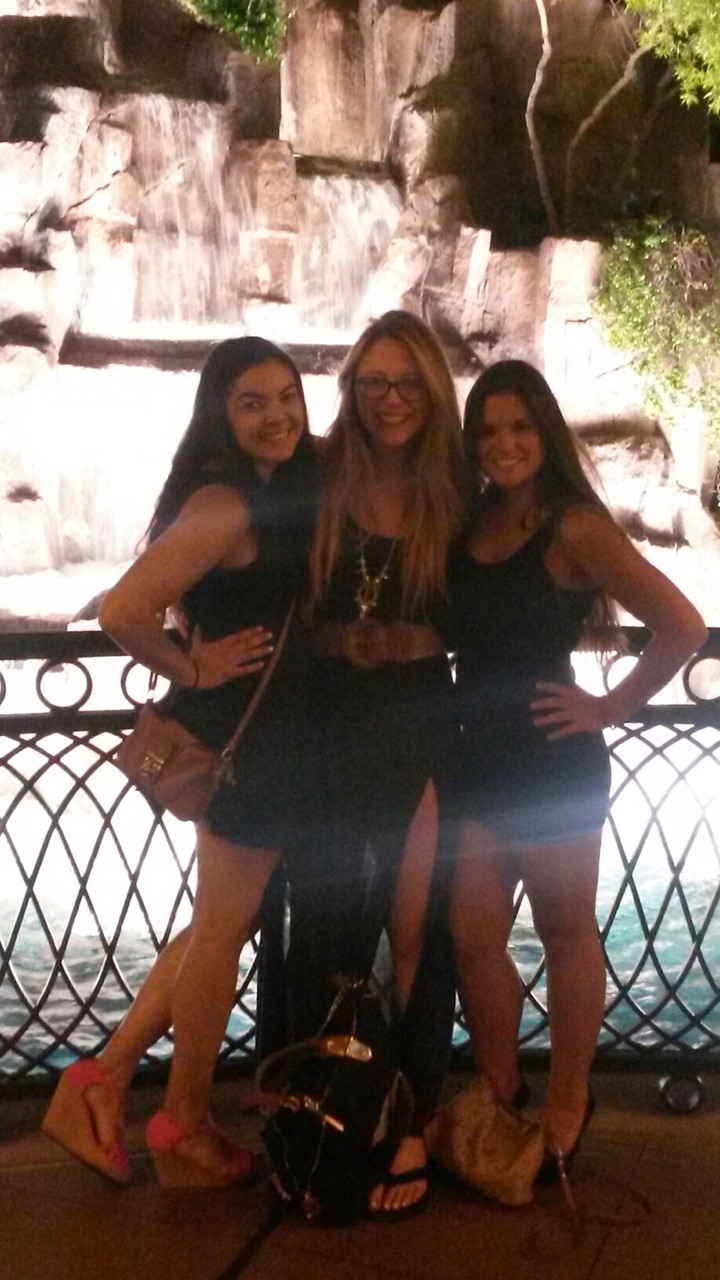followingmckenzie:  Experiencing Vegas as a tourist ✔️ Now, back to being a local.