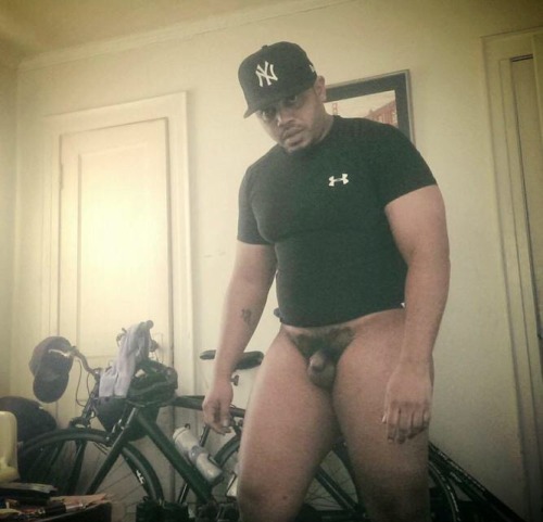 blacknthick:  myxxxohxxxmyxxx:  Hi   I love this dude!!!