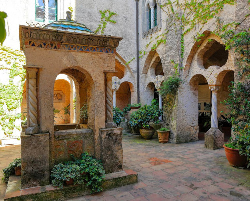 infected:Villa Cimbrone, Ravello, Italy, photo by Luigi Tramontano