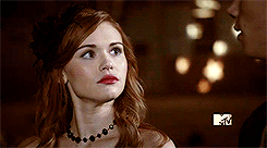 hymnsuponyourlips:I don’t care, I don’t want compliments. I will not fall prey to society’s desire t