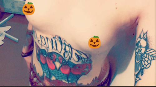 tragicmagic90:  withthelaughter:  Far to excited for Halloween 🎃👻💀💖  That tattoo =] 