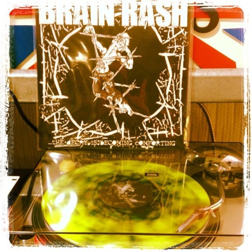 Now Playing: Brain Rash ‘the decay is becoming comforting’ on sick green w/black splatter wax. Now available at@phonoselect #punk #hardcore #brainrash #vinyl #vinylrecords #records #recordstore #recordstorelife #sacramento #hollywoodparksac (at Phono...