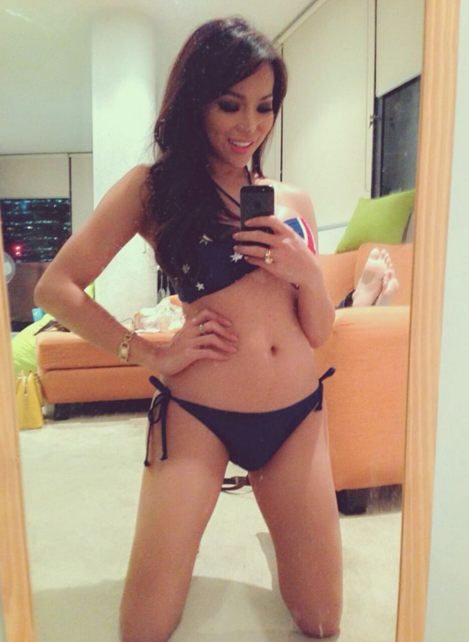 pitstopjunklove:  This little gurl was hung. She made my ass gape! When I jerked