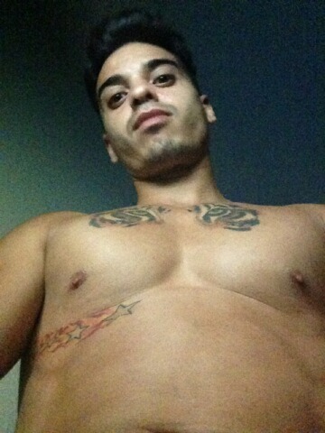 txdominican:  He’s sexy! Who is this guy!?
