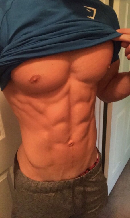 mystraightfriend:  Mystraightfriend.Tumblr.Com 