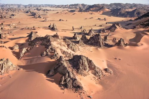 جبال أكاكوس أو تدرارت أكاكوس تقع في جنوب غرب ليبياThe Acacus Mountains or Tadrart Acacus, Located in