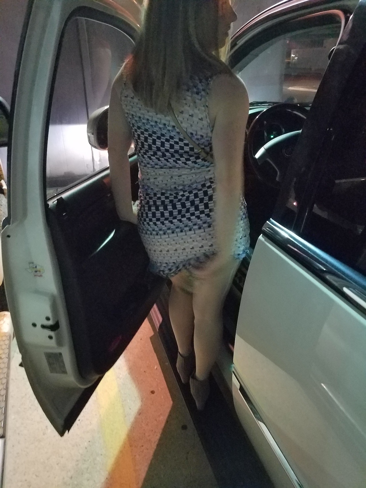 prettygoodlookingyoubethejudge:  Night after the strip club reblog to see what the