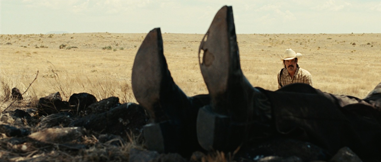 raysofcinema:  NO COUNTRY FOR OLD MEN (2007)Directed by Joel and Ethan CoenCinematography