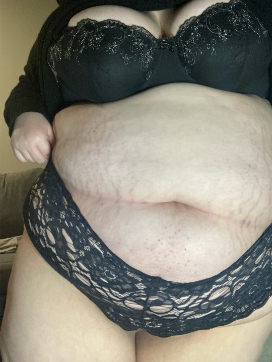 theplushblonde:A little lace and bounce never hurt nobody. Been a little MIA but hopefully this makes up for it. I’ve got some really fun belly play videos coming up the next few days 😏.  Make sure you follow so I know you like it ❤️❤️143.