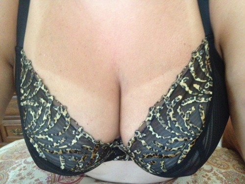 therealsavannahbound:Some “What I wear” pics.  A girls gotta have pretty bra and panties.Well they, 