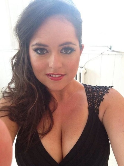 obey-and-adore-her:“Here’s how I look headed out to meet my date, hubbie. Be ready to do