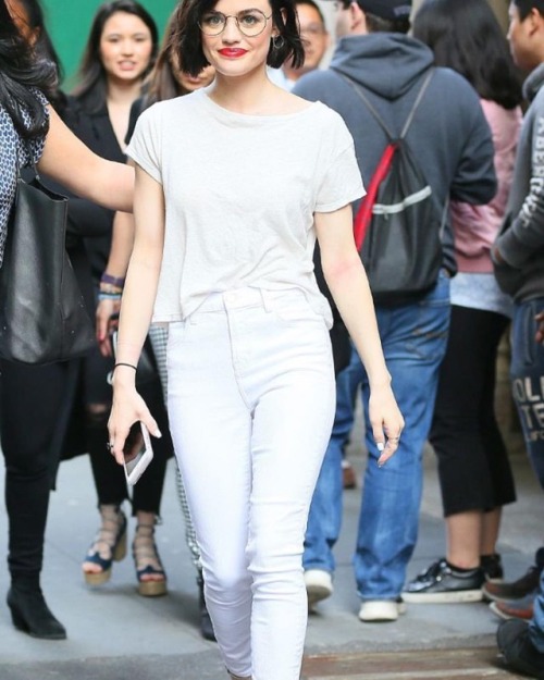 A #PrettyLittleLiar in a pretty #whiteteeshirt. #lucyhale • • • #whiteteeaddicted #gl