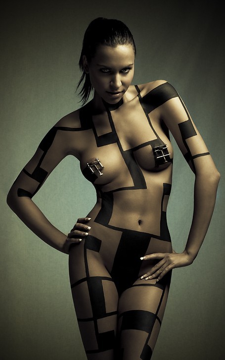 love2switch:  sexynippleclamps:  Artistic to brutal photos of women wearing nipple clamps.  I; wow