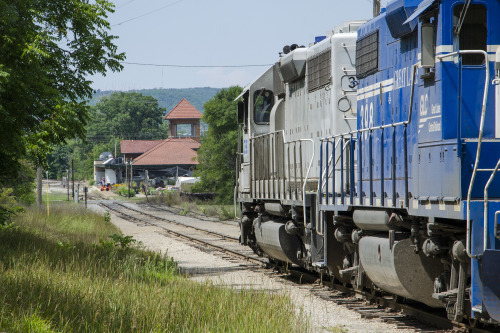 GreatLakes Central—Surprised by a Six-AxleThisis the Great Lakes Central Traverse City Turn running 