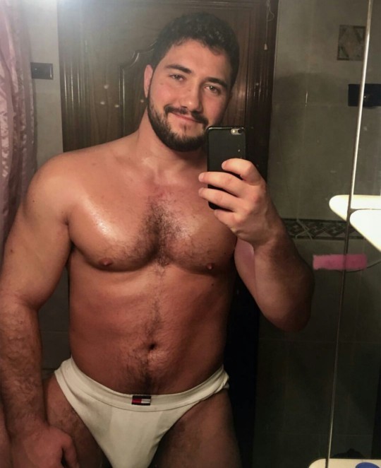 thebeefzone:  Yummi one, another perfect muscle bottom!