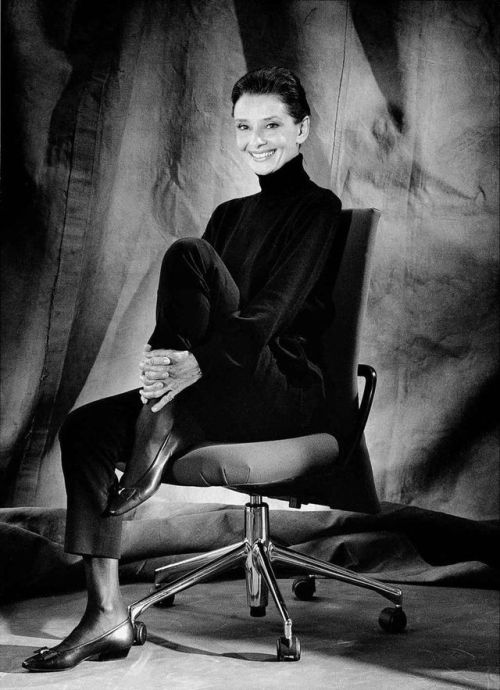 design-is-fine:  Christian Coigny, photography of “vitra personalities”, 1987-1997. Vitra, Switzerland.  A celebrated ad campaign that lasted for a decade. More than 130 people were taking a seat. Like Audrey Hepurn, Keith Haring, Robert Wilson,