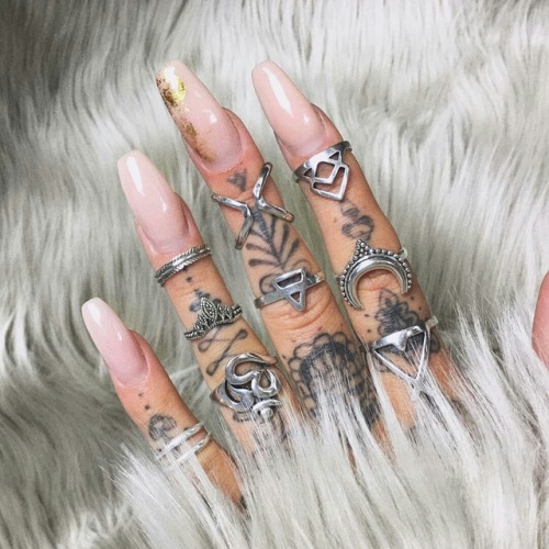 uniquehairstyles: ∞ Die Krallen sind schon geschärft, rrrrrrrrrrr ❤️
