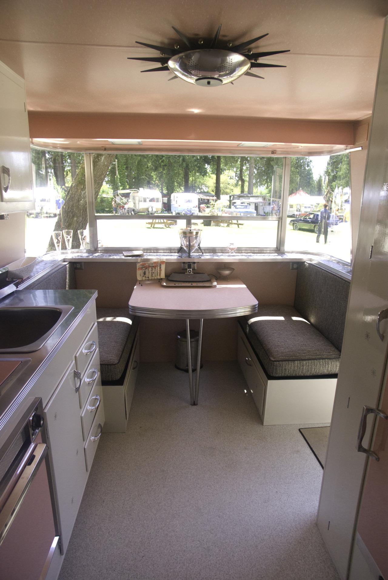 bigcheese327:  midcenturymodernfreak:  1961 Holiday House Trailer Looking for a