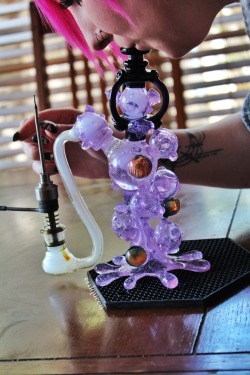 errlqueen:  Dabbing until I can leave to go get a new tattoo!   holy !!! that rig is perfectionnnn 😩😩