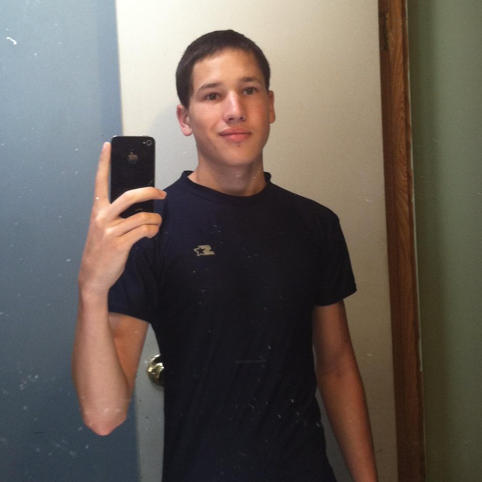 nakedguyselfies:  Naked Guy Selfies, the only blog with a 100% Boner Guarantee, try