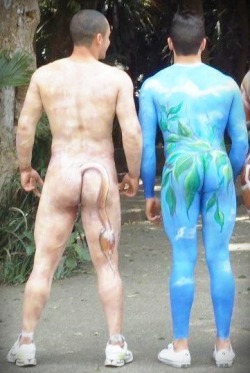 mannerthong:  &gt; body painting &gt; Toucan and lion &gt;