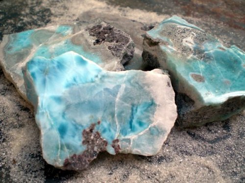 i-live-on-a-mountain:Larimar