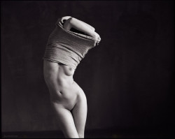 eroticvisualart:  violetlahaie:  «Absolute curves» by FabienQueloz - analog art nude done at my studio// http://ift.tt/1mJGG6d  Erotic Visual Art - updated every hour!