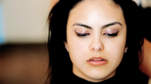 riverdalesource:Camila Mendes getting ready for the Teen Choice Awards on August 13, 2017