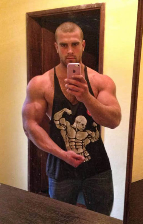 serbian-muscle-men:  Serbian bodybuilder Lazar